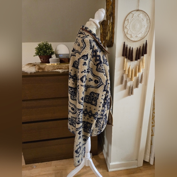 BDG Urban Outfitters damask sherpa zip up sweatshirt - Picture 5 of 10